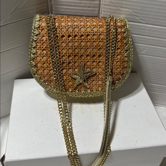 Lilly Pulitzer Handbags - Lily Putlizer la Concha bag with gold leather and natural rattan.Elegant nwot